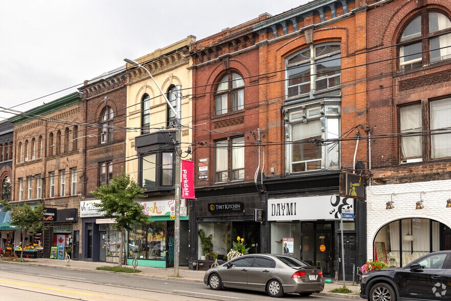 1378 Queen St. W, Toronto, ON à vendre - Photo de l’immeuble – Image 2 sur 2