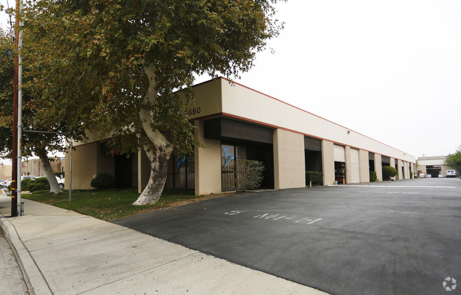 9660 Topanga Canyon Pl, Chatsworth, CA à louer - Photo de l’immeuble – Image 2 sur 7