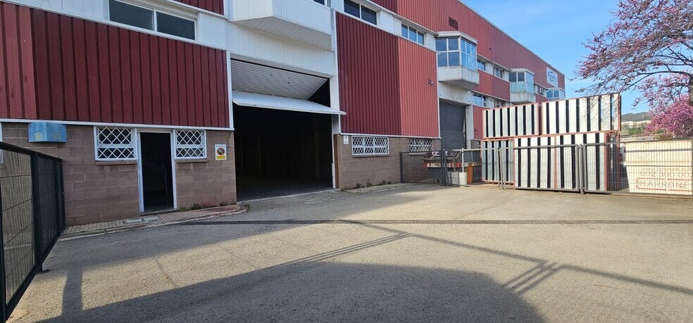 Industriel/Logistique dans Sant Feliu de Llobregat, Barcelona à vendre - Photo principale – Image 1 sur 13