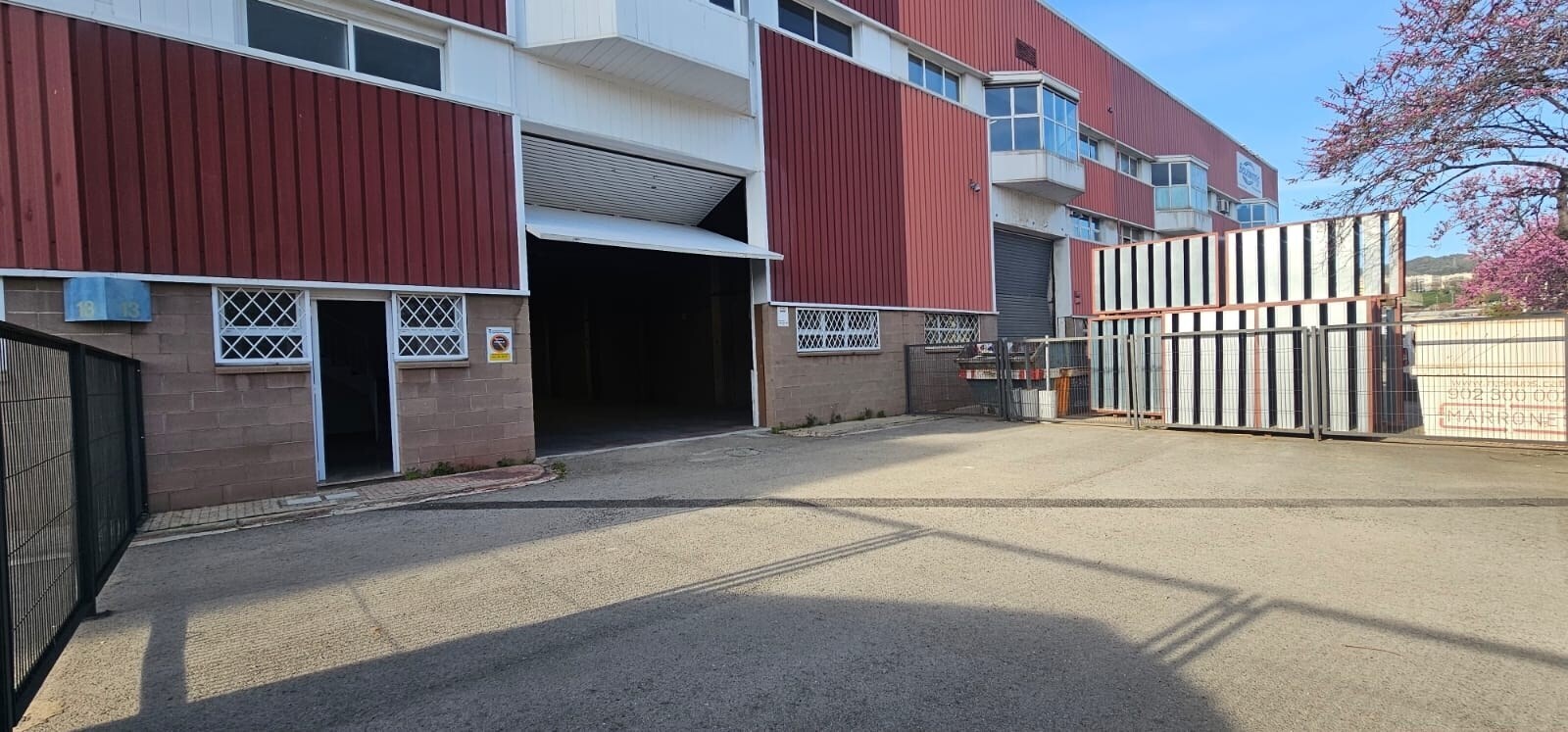 Industriel/Logistique dans Sant Feliu de Llobregat, Barcelona à vendre Photo principale– Image 1 sur 14