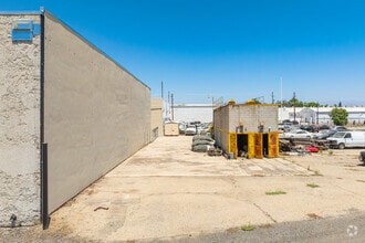 430 W Ventura St, Dinuba, CA à louer Photo de l’immeuble– Image 2 sur 2