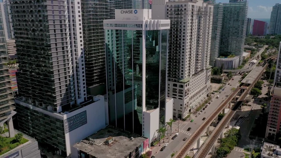 80 SW 8th St, Miami, FL à louer - Vidéo aérienne – Image 2 sur 13