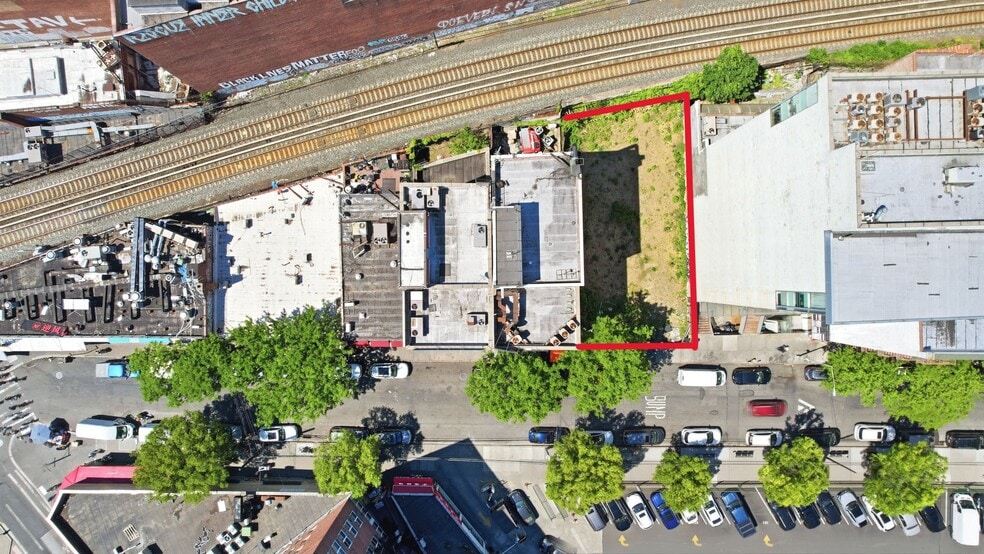 136-25 41st Ave, Flushing, NY à vendre - Photo de l’immeuble – Image 3 sur 18
