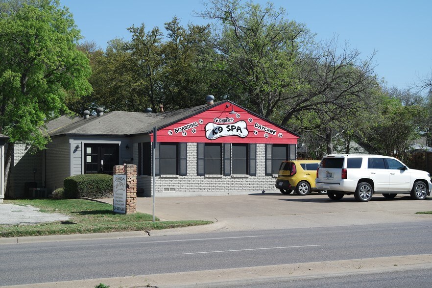 4555 W Lovers Ln, Dallas, TX à vendre - Photo de l’immeuble – Image 2 sur 7