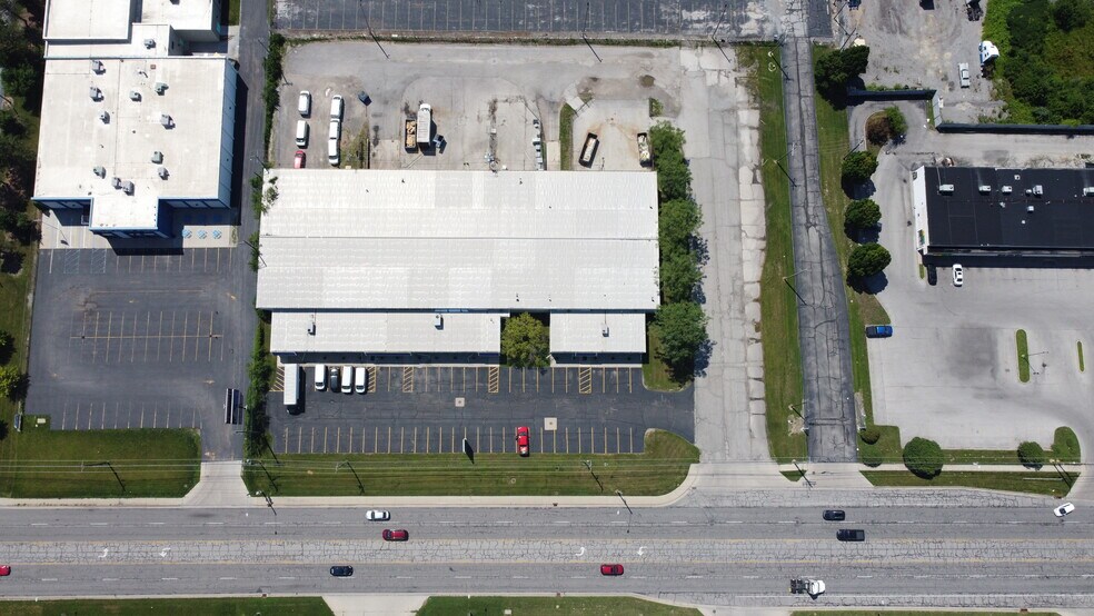 562 S Reynolds Rd, Toledo, OH à louer - Photo de l’immeuble – Image 3 sur 23