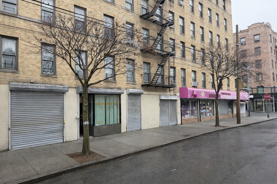 2501 Tratman Ave, Bronx, NY à louer - Photo de l’immeuble – Image 3 sur 8