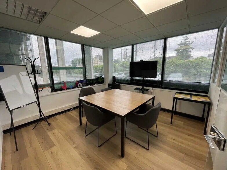 Bureau dans Compiègne à louer - Photo de l’immeuble – Image 3 sur 6