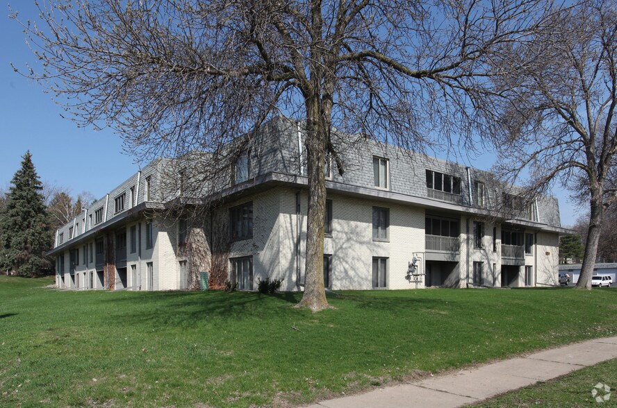 2701 Xylon Ave N, New Hope, MN à vendre - Photo de l’immeuble – Image 1 sur 1