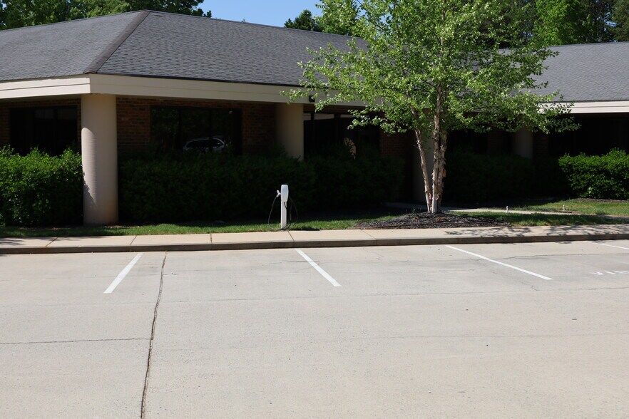 4260 Piedmont Pky, Greensboro, NC à louer - Photo de l’immeuble – Image 3 sur 21