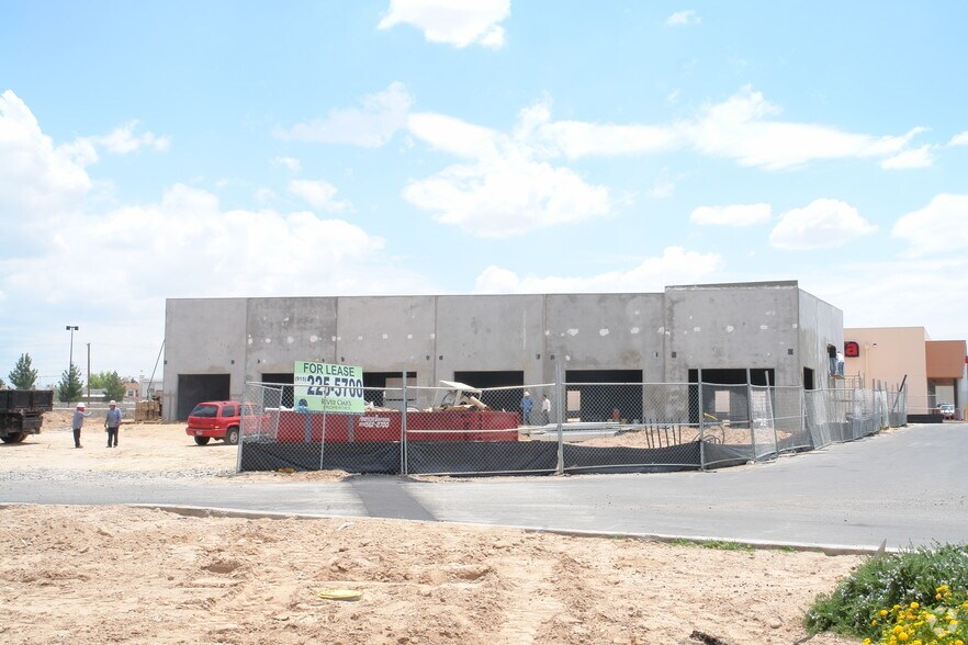 1816 N Zaragoza Rd, El Paso, TX à louer - Photo de l’immeuble – Image 2 sur 9