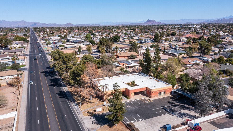 715 N Gilbert Rd, Mesa, AZ à vendre - Photo de l’immeuble – Image 2 sur 14