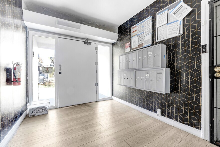 1918 Grace Ave, Los Angeles, CA à vendre - Photo de l’immeuble – Image 3 sur 13
