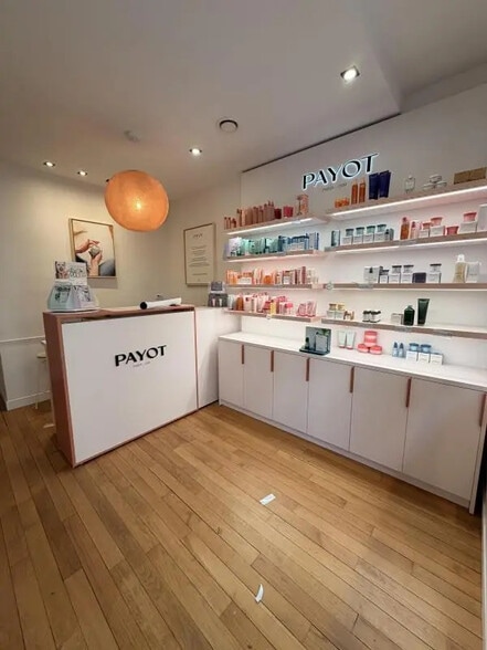 Rue De Varenne, Paris à louer - Photo intérieure – Image 2 sur 5