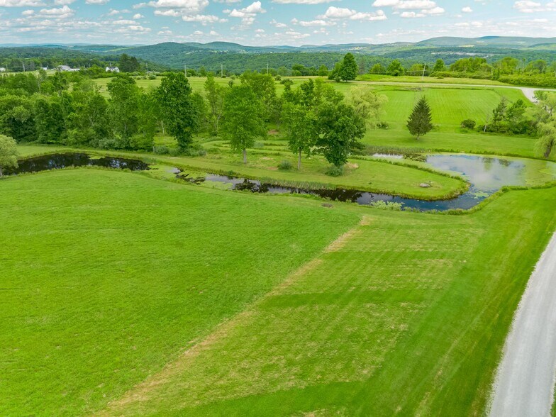 175 Decoverly Lane, Falls, PA à vendre - Photo de l’immeuble – Image 3 sur 47