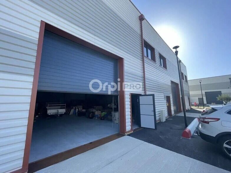 Industriel/Logistique dans Signes à louer - Photo de l’immeuble – Image 2 sur 4