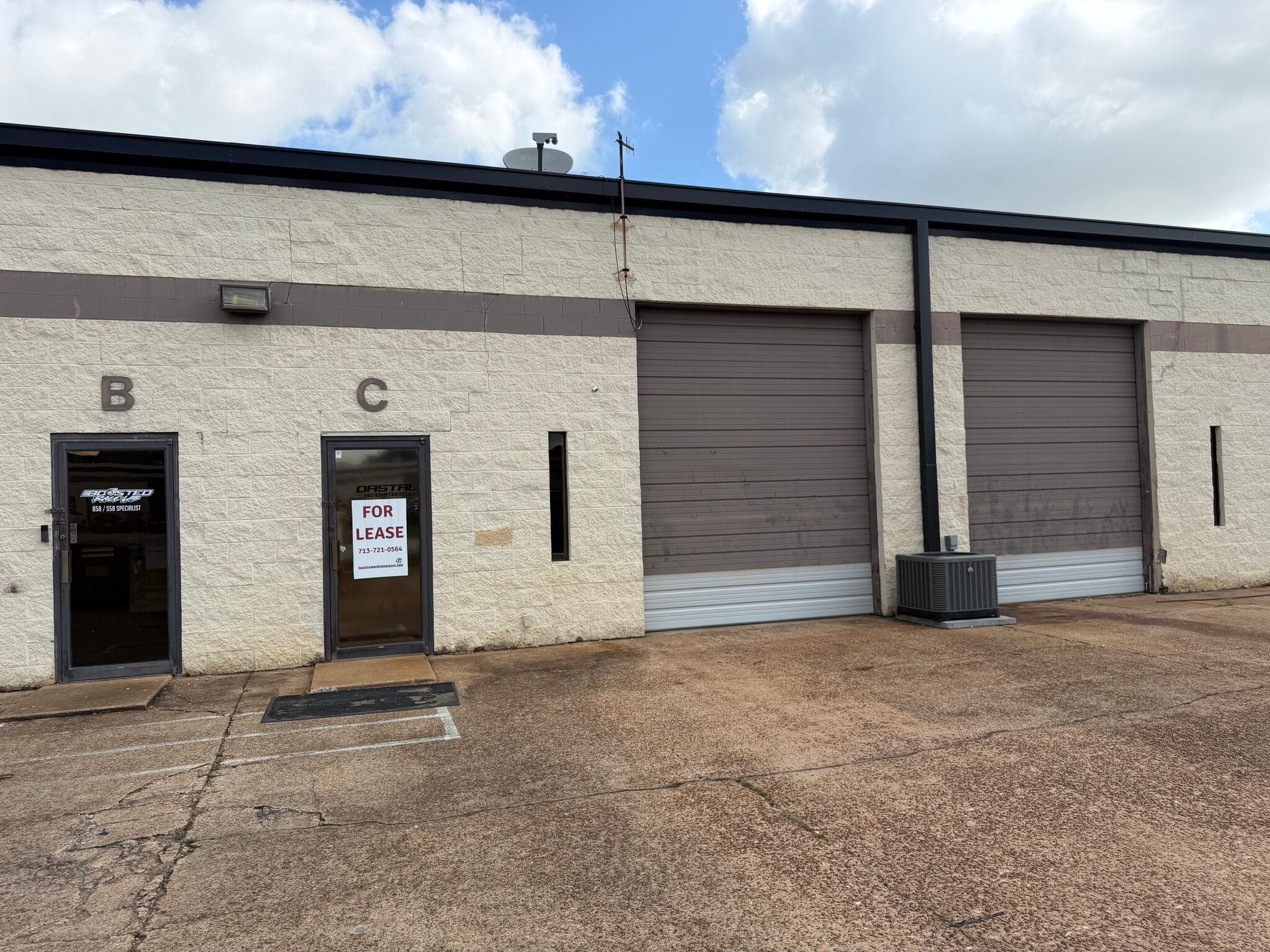 11303-11311 Jones Rd W, Houston, TX à louer Photo de l’immeuble– Image 1 sur 4