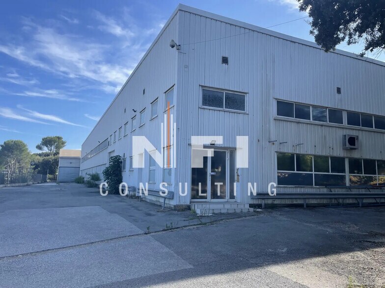 Industriel/Logistique dans Antibes à louer - Photo de l’immeuble – Image 3 sur 4