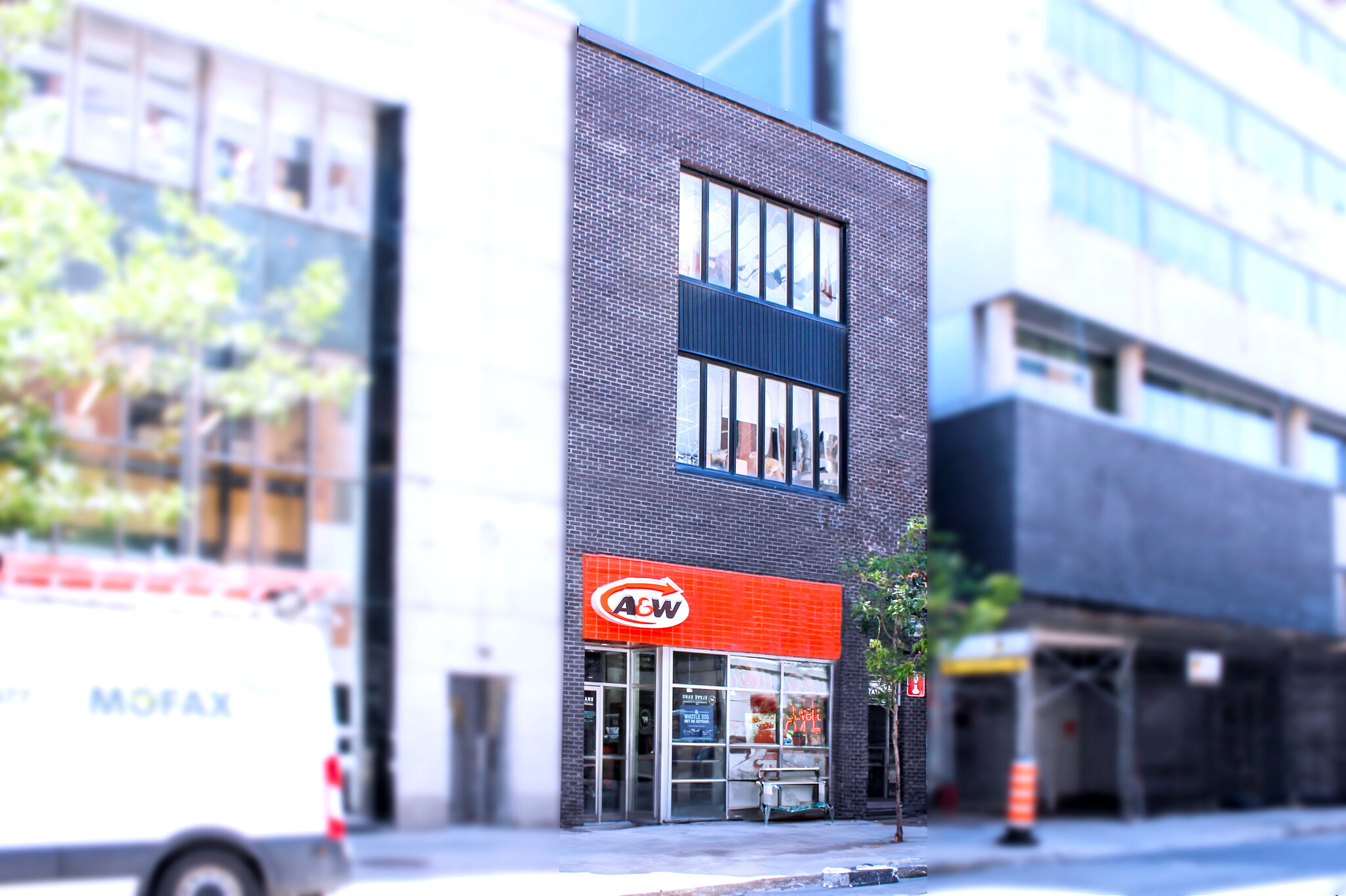 328-330 Rue Sainte-Catherine E, Montréal, QC à vendre Photo de l’immeuble– Image 1 sur 7
