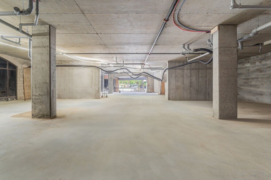 6332 Rue Sherbrooke O, Montréal, QC à louer - Photo intérieure – Image 3 sur 6
