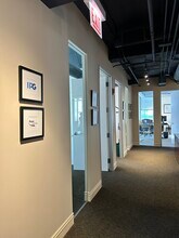 2 N Riverside Plz, Chicago, IL à louer Photo intérieure– Image 2 sur 3