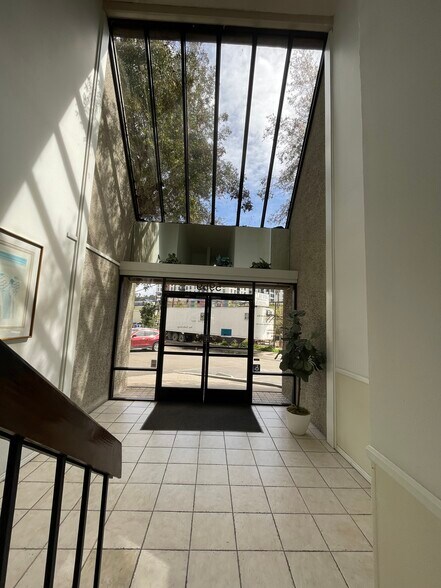 5959 Mission Gorge Rd, San Diego, CA à louer - Photo de l’immeuble – Image 2 sur 18