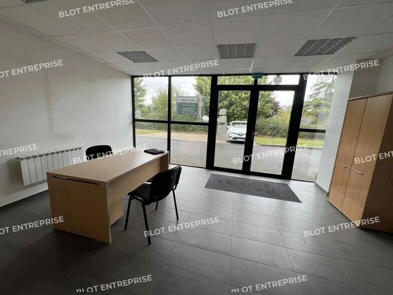 Bureau dans Thorigné-Fouillard à louer - Photo de l’immeuble – Image 2 sur 4