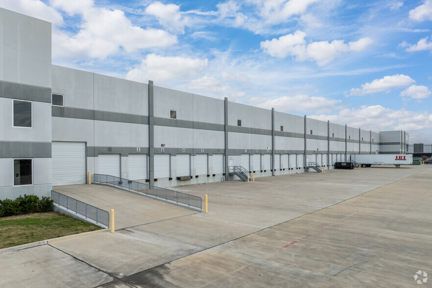 1203 Thompson Park Dr, Baytown, TX à louer - Photo de l’immeuble – Image 3 sur 12