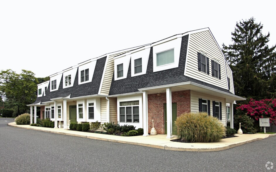 521 Newman Springs Rd, Lincroft, NJ à louer - Photo de l’immeuble – Image 2 sur 5