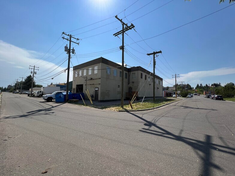 4702 1st St SW, Calgary, AB à vendre - Photo de l’immeuble – Image 3 sur 6