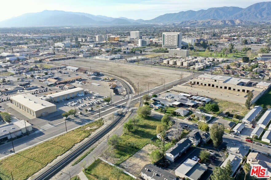 125 Julia St, San Bernardino, CA à vendre - Photo de l’immeuble – Image 3 sur 7