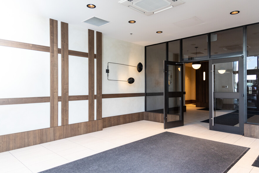 1000 Centre St NE, Calgary, AB à louer - Hall d’entrée – Image 3 sur 4