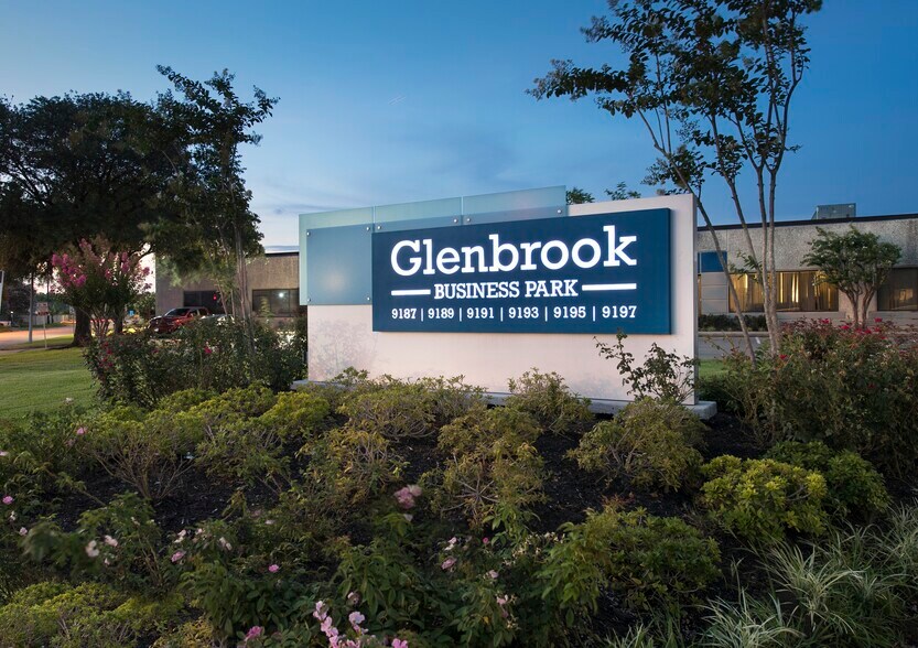 9189 Winkler Dr, Houston, TX à louer - Photo de l’immeuble – Image 2 sur 9