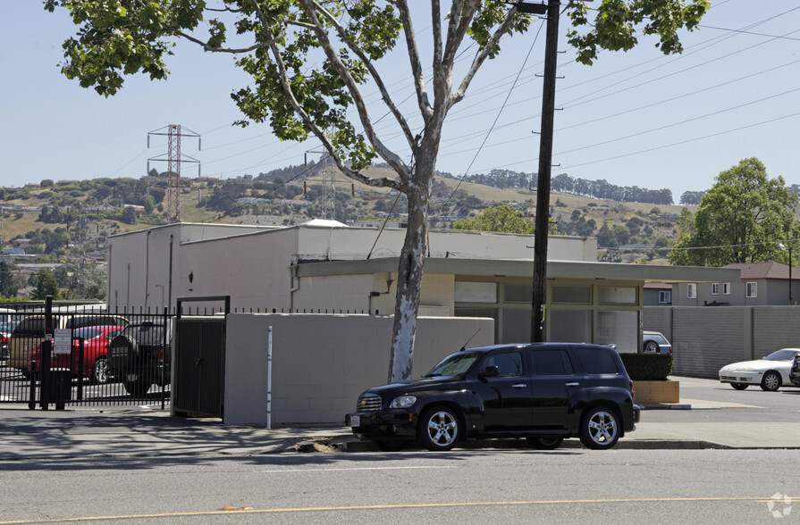 13740 E 14th St, San Leandro, CA à louer - Photo de l’immeuble – Image 2 sur 3