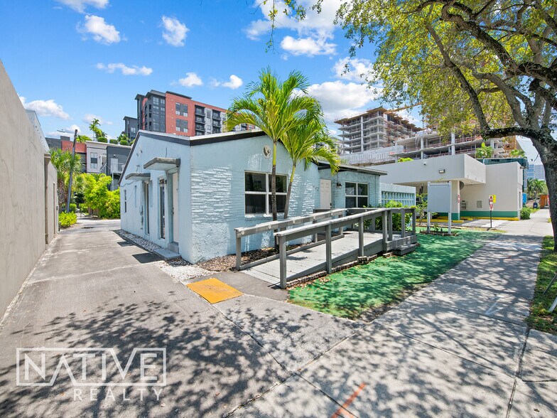 642 NE 3rd Ave, Fort Lauderdale, FL à louer - Photo de l’immeuble – Image 2 sur 17