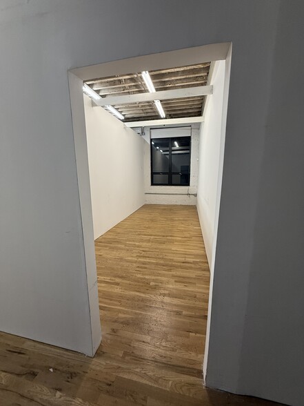 349-359 Scholes St, Brooklyn, NY à louer - Photo de l’immeuble – Image 3 sur 10