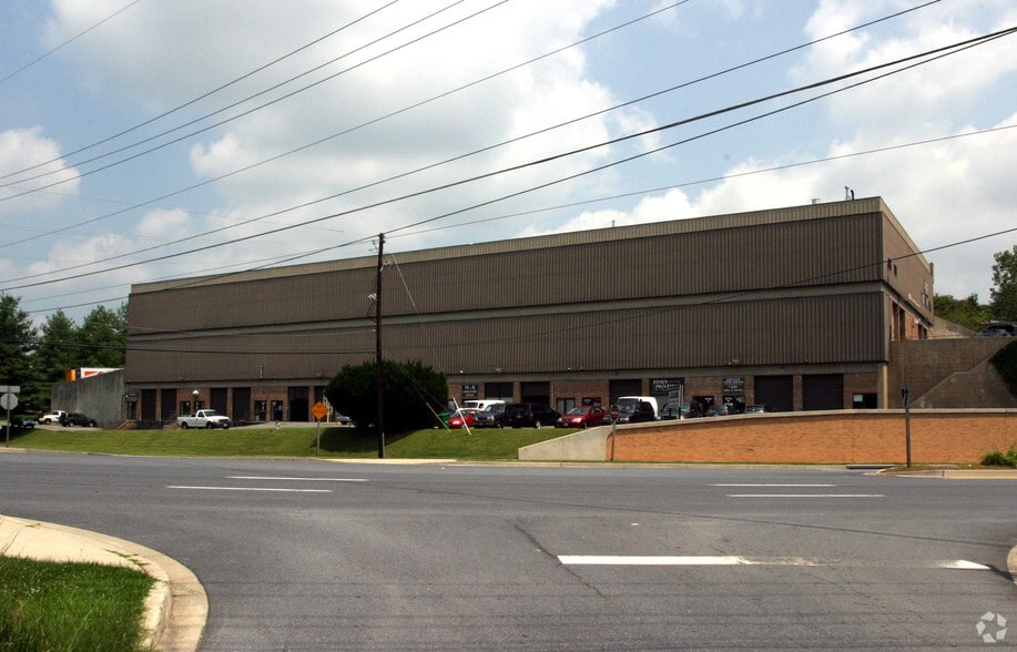 18761 N Frederick Ave, Gaithersburg, MD à louer - Photo de l’immeuble – Image 3 sur 18