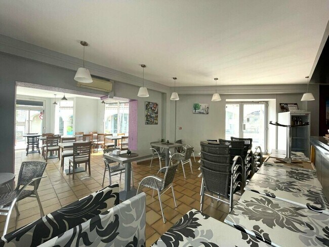 Plus de détails pour Local commercial à vendre