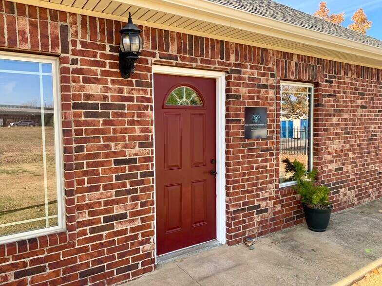 903 SE 22nd St, Bentonville, AR à louer - Photo de l’immeuble – Image 3 sur 11