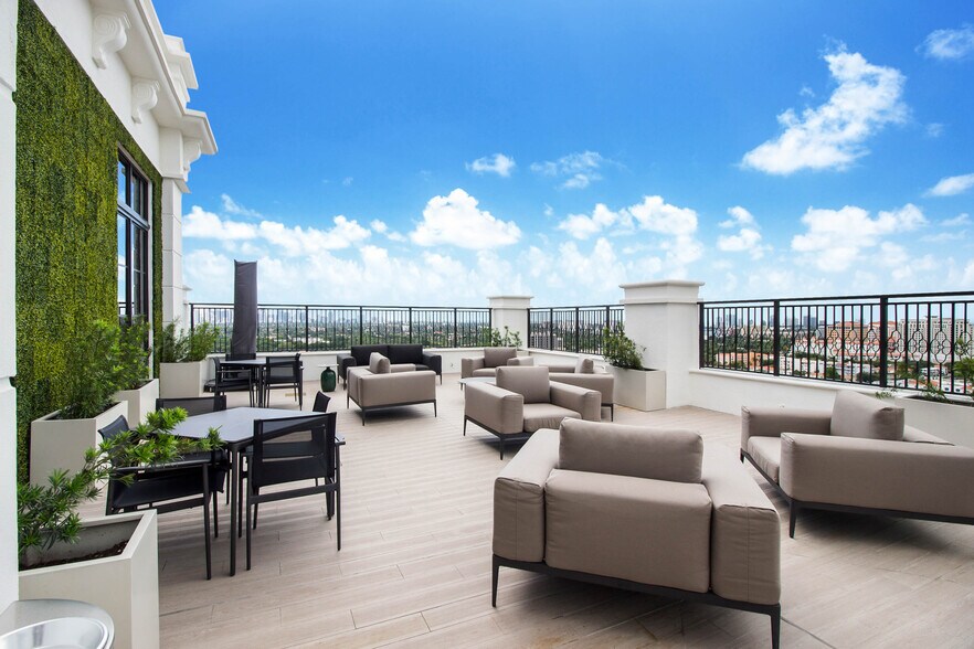 1200 Ponce De Leon Blvd, Coral Gables, FL à louer - Photo de l’immeuble – Image 2 sur 42