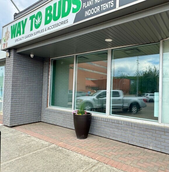 9904 Franklin Ave, Fort McMurray, AB à louer - Photo principale – Image 2 sur 9