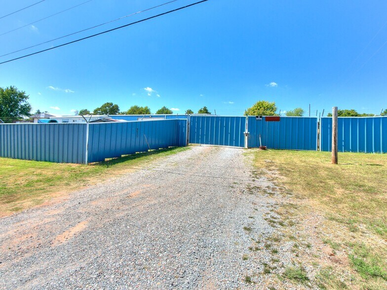 3025 Westminster Rd, Nicoma Park, OK à vendre - Photo de l’immeuble – Image 2 sur 41