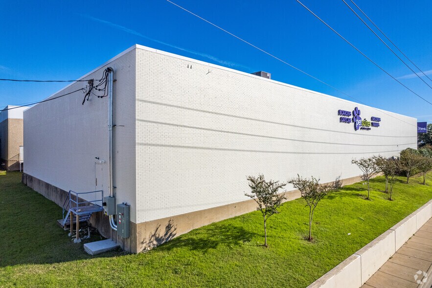 13460 Midway Rd, Farmers Branch, TX à vendre - Photo de l’immeuble – Image 3 sur 8