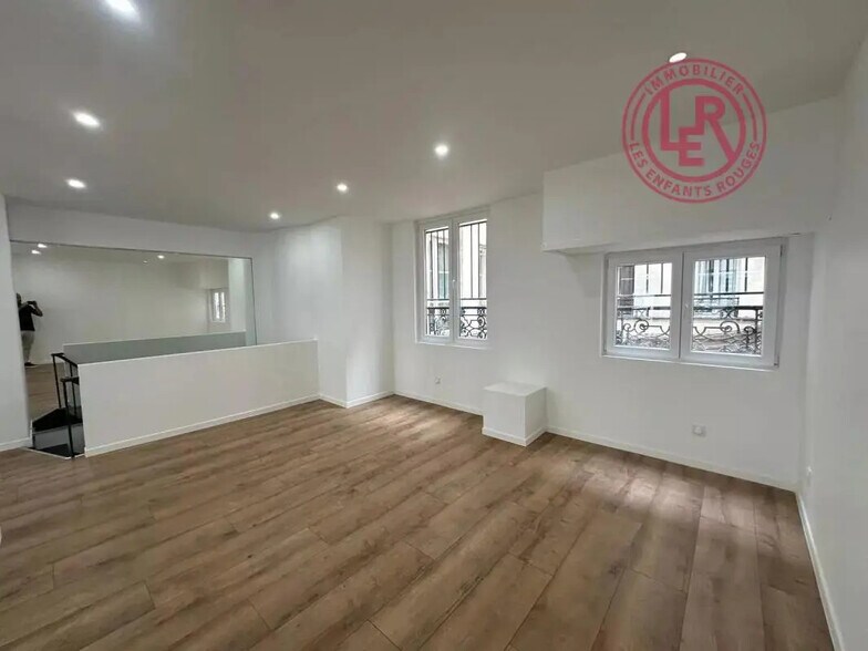 Local commercial dans Paris à louer - Photo intérieure – Image 1 sur 3