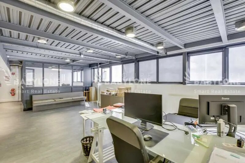 Bureau dans Clichy à louer - Photo de l’immeuble – Image 2 sur 12