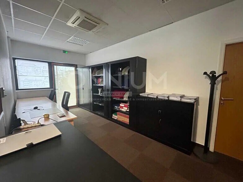 Bureau dans Saint-Priest à louer - Photo de l’immeuble – Image 3 sur 11