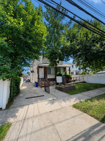 973 Targee St, Staten Island, NY à louer - Photo de l’immeuble – Image 2 sur 9