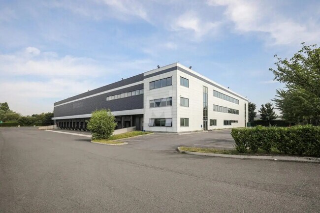 Plus de détails pour Bureau, Industriel/Logistique à louer
