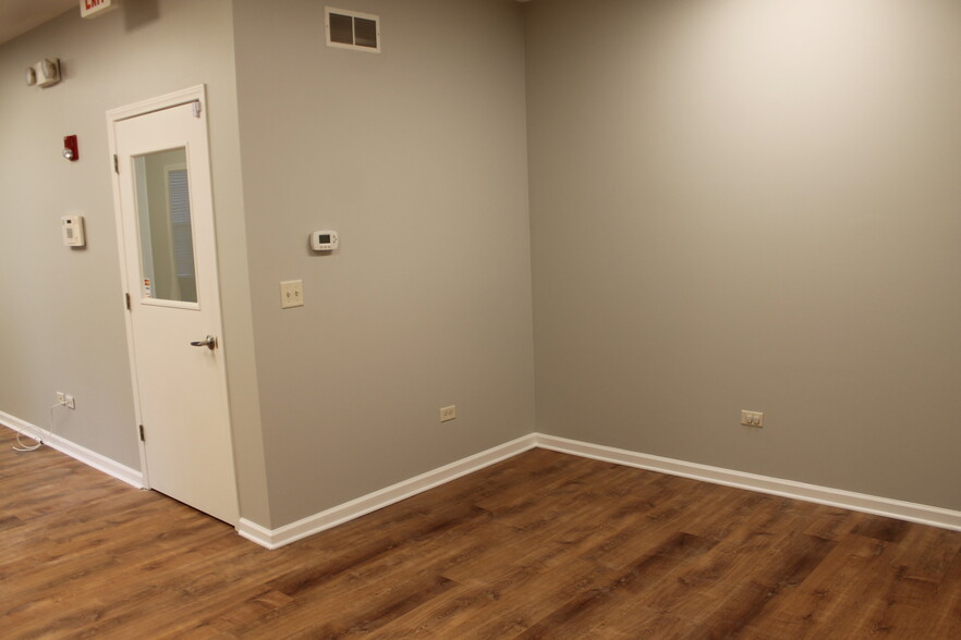 410 E State St, Geneva, IL à louer - Photo de l’immeuble – Image 3 sur 16