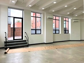 50-05 Metropolitan Ave, Ridgewood, NY à louer Photo intérieure– Image 2 sur 10