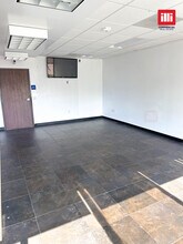 20833-20861 Ventura Blvd, Woodland Hills, CA à louer Photo intérieure– Image 2 sur 6